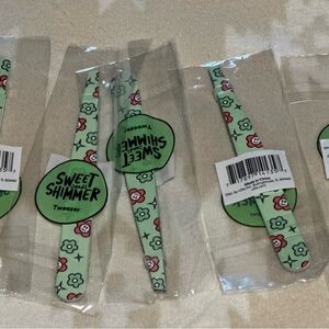 Ulta Beauty Sweet & Shimmer Tweezer - Green and Pink